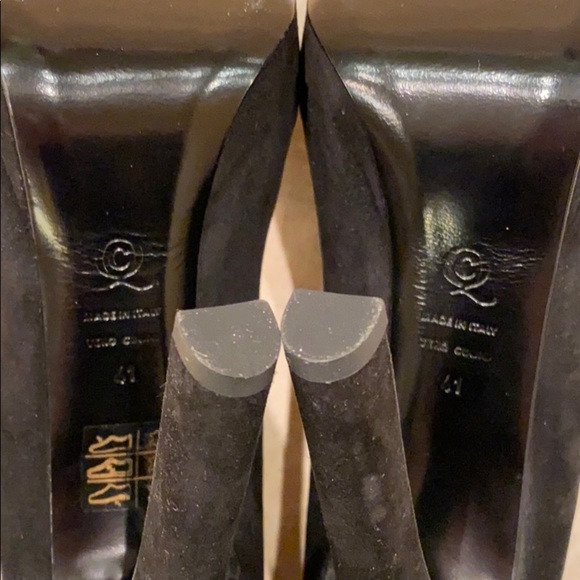 Alexander McQueen Black Velour Peep Toe Pumps 41 NIB Gold Skull Hardware - Picture 5 of 10